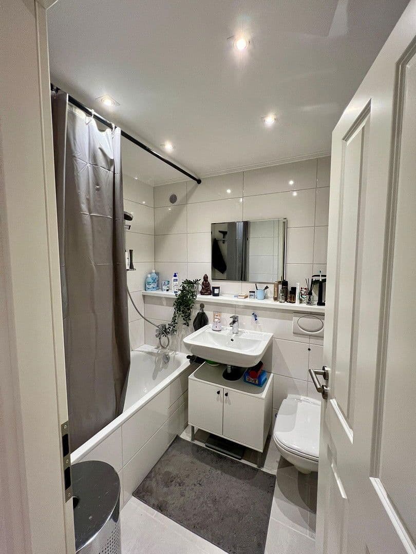 Pronájem bytu 1+1 40 m², Münchnerstr., Kr. München - Unterhaching, Bavorsko Pronájem bytu 1+1 40 m², Münchnerstr., Kr. München - Unterhaching, Bavorsko