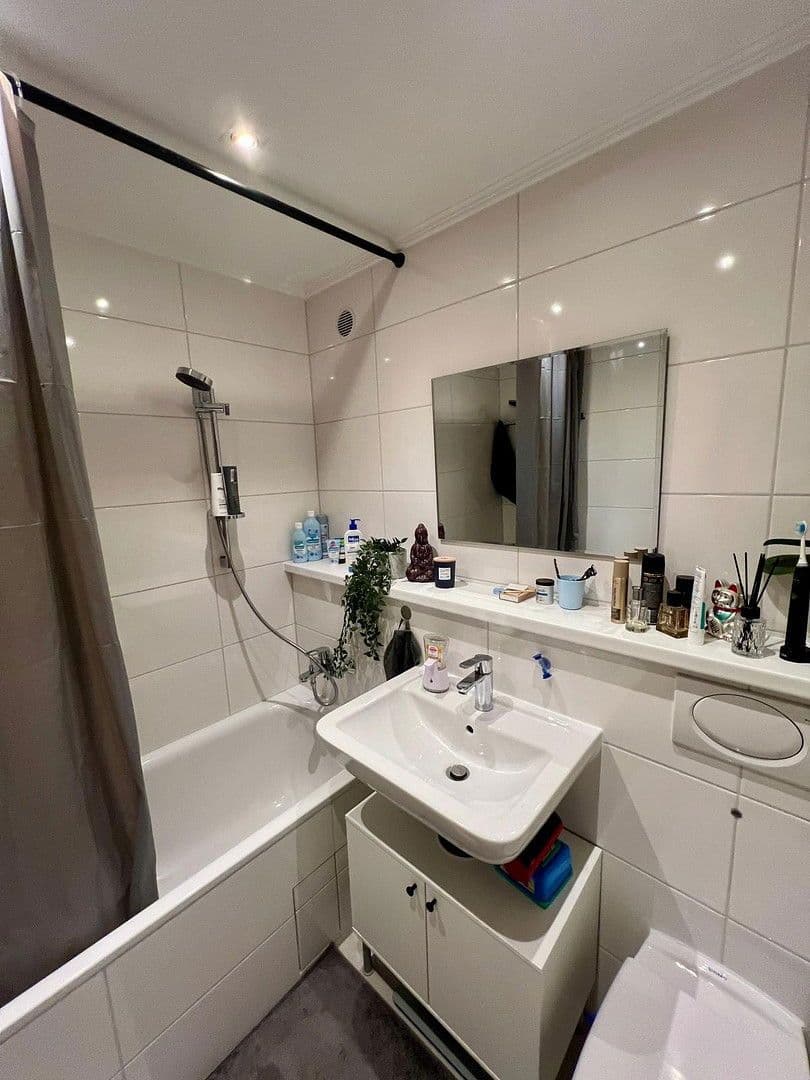 Pronájem bytu 1+1 40 m², Münchnerstr., Kr. München - Unterhaching, Bavorsko Pronájem bytu 1+1 40 m², Münchnerstr., Kr. München - Unterhaching, Bavorsko