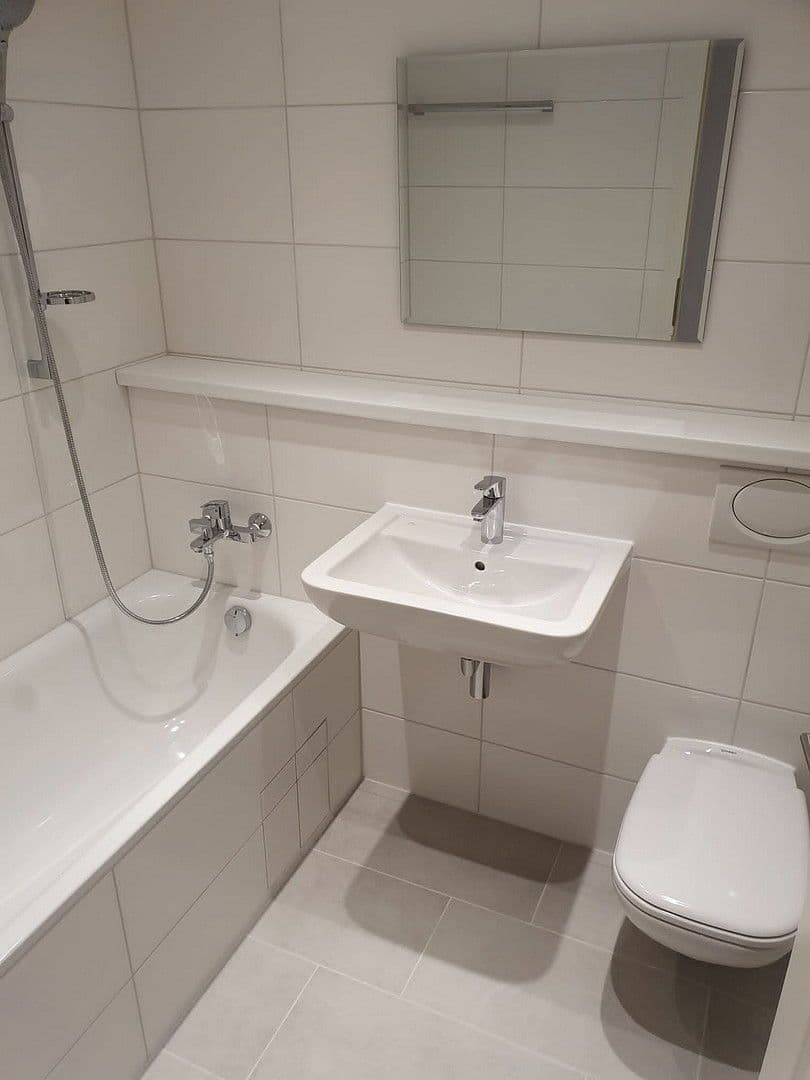 Pronájem bytu 1+1 40 m², Münchnerstr., Kr. München - Unterhaching, Bavorsko Pronájem bytu 1+1 40 m², Münchnerstr., Kr. München - Unterhaching, Bavorsko