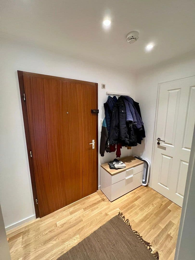 Pronájem bytu 1+1 40 m², Münchnerstr., Kr. München - Unterhaching, Bavorsko Pronájem bytu 1+1 40 m², Münchnerstr., Kr. München - Unterhaching, Bavorsko