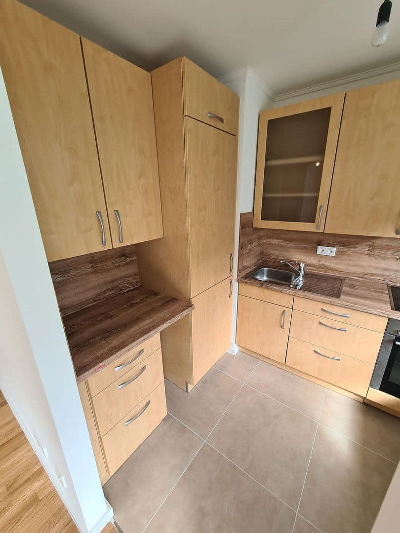 Pronájem bytu 1+1 40 m², Münchnerstr., Kr. München - Unterhaching, Bavorsko Pronájem bytu 1+1 40 m², Münchnerstr., Kr. München - Unterhaching, Bavorsko