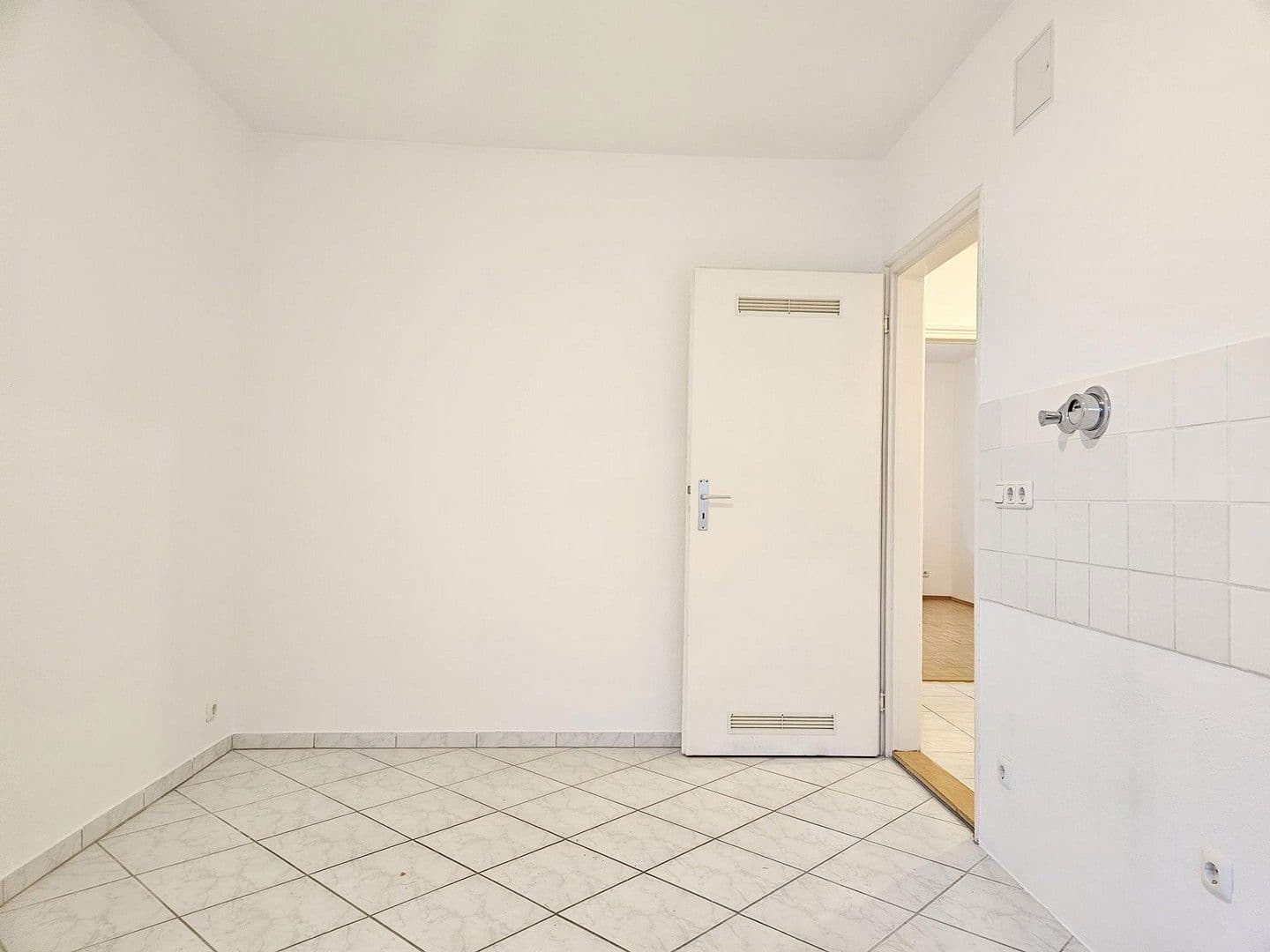 Pronájem bytu 2+1 47 m², Oberbiberger Straße 10, München, Bavorsko Pronájem bytu 2+1 47 m², Oberbiberger Straße 10, München, Bavorsko