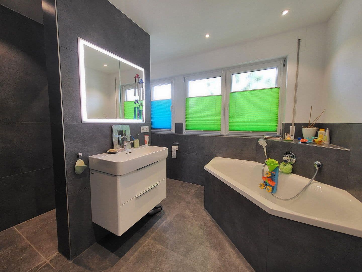 Prodej domu 245 m², pozemek 534 m², Wurmberg, Bádensko-Württembersko Prodej domu 245 m², pozemek 534 m², Wurmberg, Bádensko-Württembersko