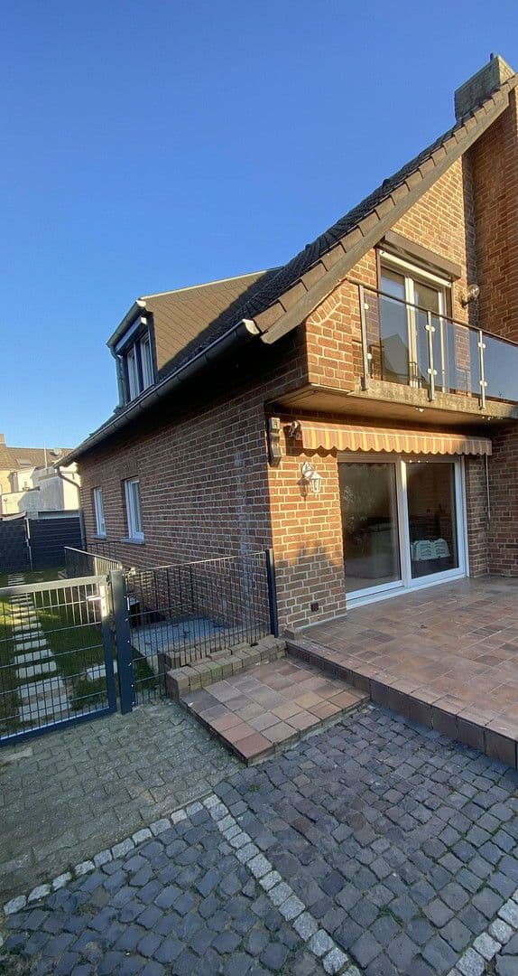 Prodej domu 138 m², pozemek 378 m², Nettetal, Severní Porýní-Vestfálsko Prodej domu 138 m², pozemek 378 m², Nettetal, Severní Porýní-Vestfálsko