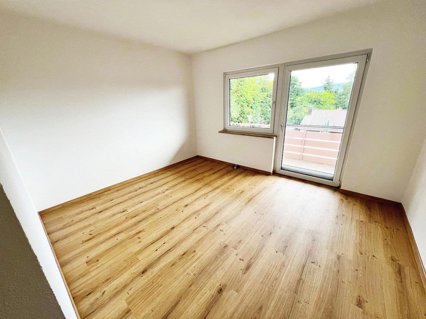 Pronájem bytu 4+1 88 m², Eichbrunnenweg 13, Weißenburg in Bayern, Bavorsko Pronájem bytu 4+1 88 m², Eichbrunnenweg 13, Weißenburg in Bayern, Bavorsko
