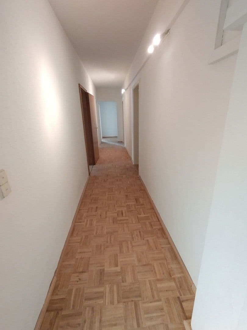 Pronájem bytu 3+1 119 m², Schwimmbadstraße 7, Bad Herrenalb, Bádensko-Württembersko Pronájem bytu 3+1 119 m², Schwimmbadstraße 7, Bad Herrenalb, Bádensko-Württembersko