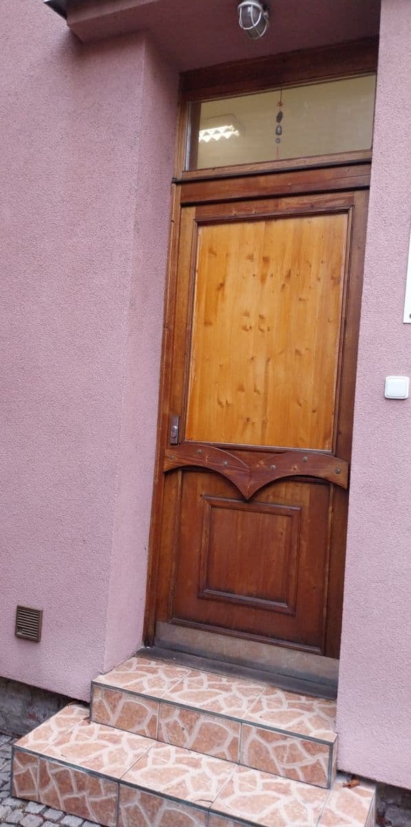 Pronájem nebytového prostoru 50 m², Hronovická, Pardubice, Pardubický kraj Pronájem nebytového prostoru 50 m², Hronovická, Pardubice, Pardubický kraj