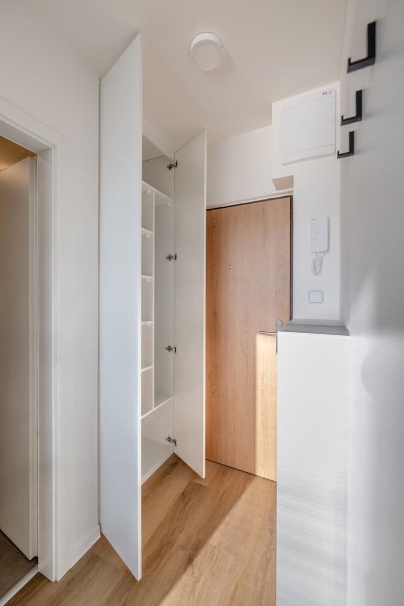 Pronájem bytu 1+1 35 m², Sezemická, Hradec Králové, Královéhradecký kraj Pronájem bytu 1+1 35 m², Sezemická, Hradec Králové, Královéhradecký kraj