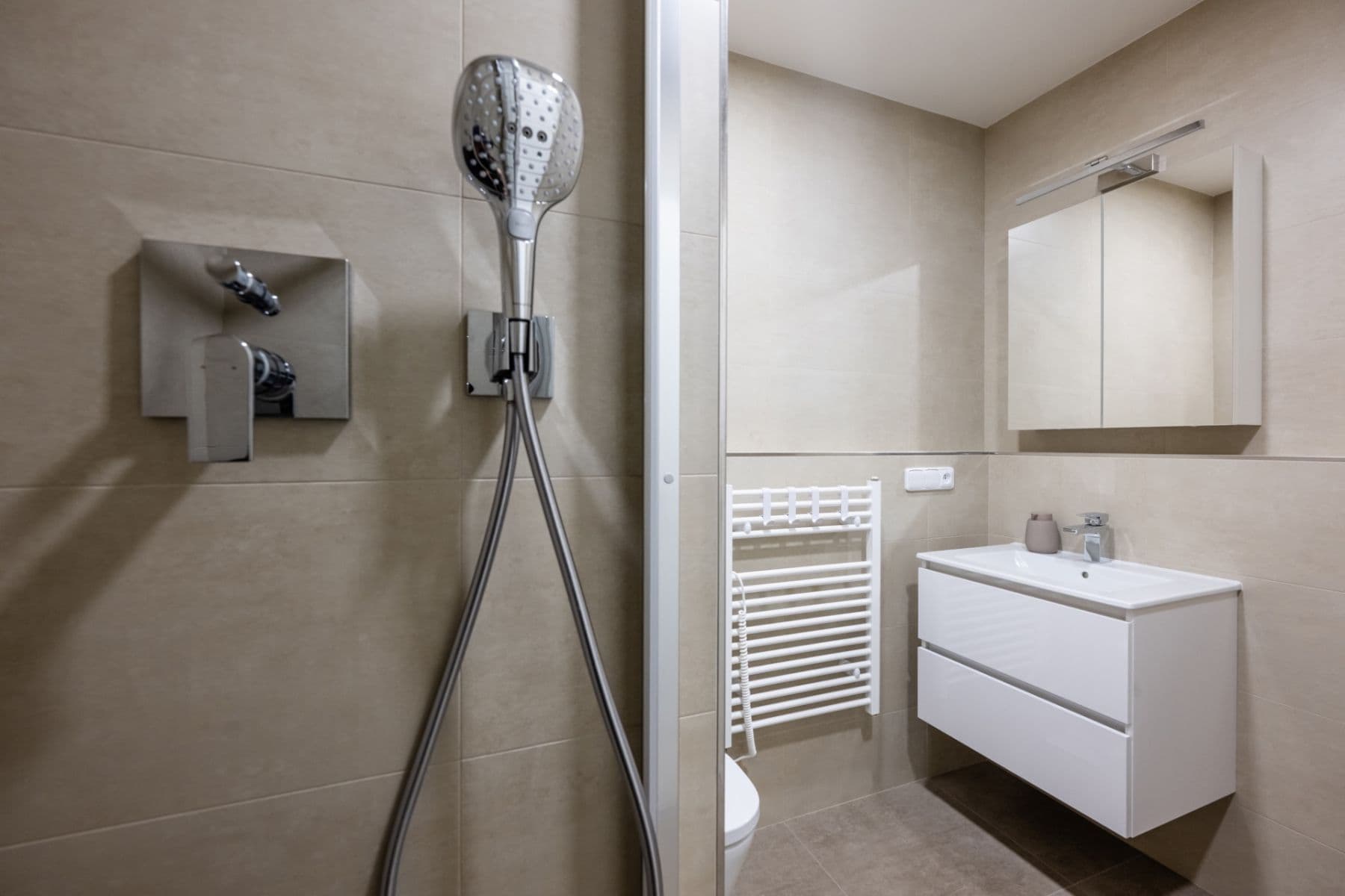 Pronájem bytu 1+1 35 m², Sezemická, Hradec Králové, Královéhradecký kraj Pronájem bytu 1+1 35 m², Sezemická, Hradec Králové, Královéhradecký kraj