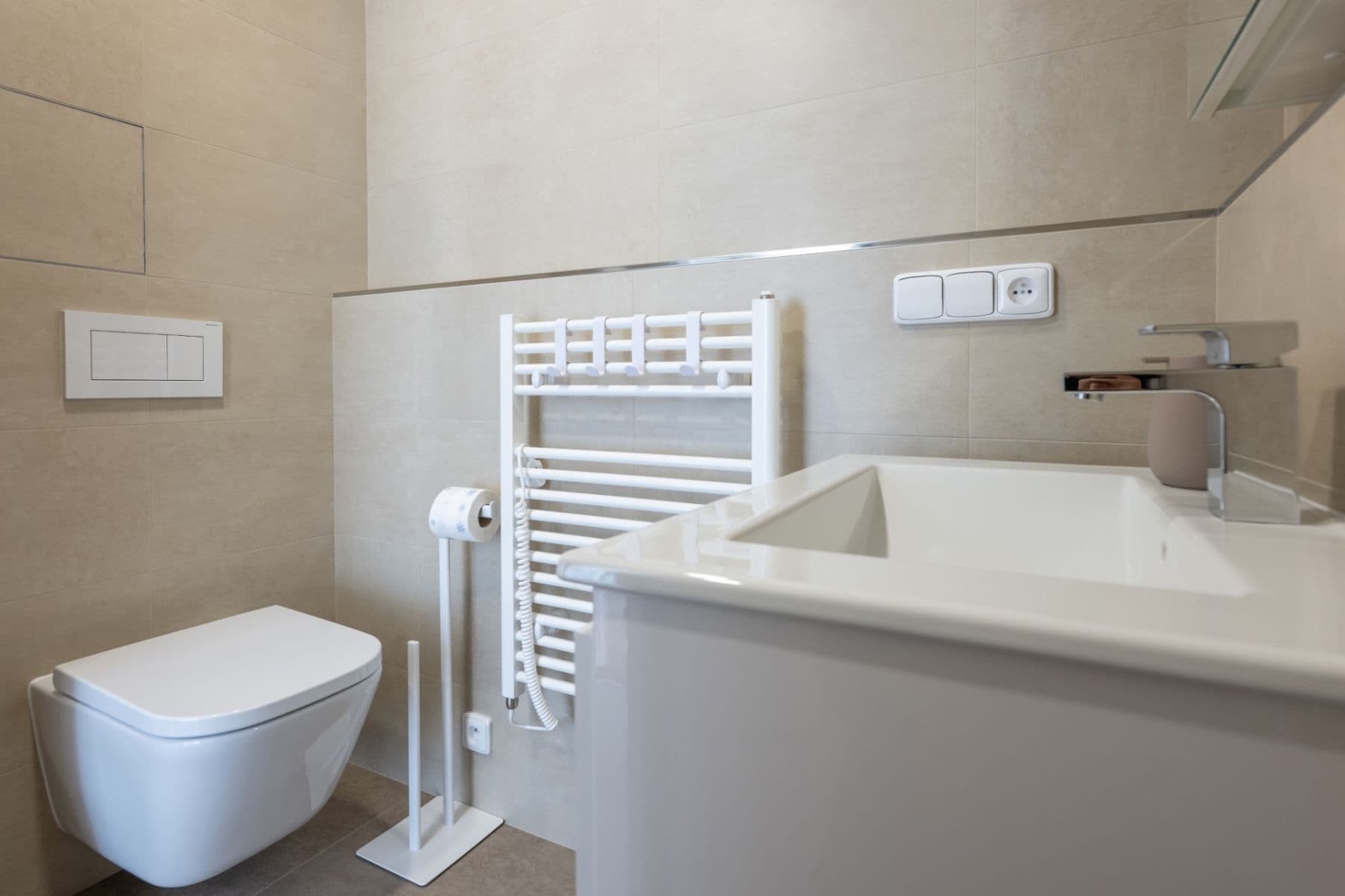 Pronájem bytu 1+1 35 m², Sezemická, Hradec Králové, Královéhradecký kraj Pronájem bytu 1+1 35 m², Sezemická, Hradec Králové, Královéhradecký kraj