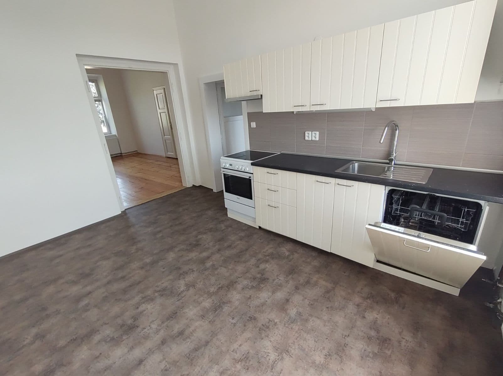 Pronájem bytu 2+1 80 m², Nádražní, Litoměřice, Ústecký kraj Pronájem bytu 2+1 80 m², Nádražní, Litoměřice, Ústecký kraj