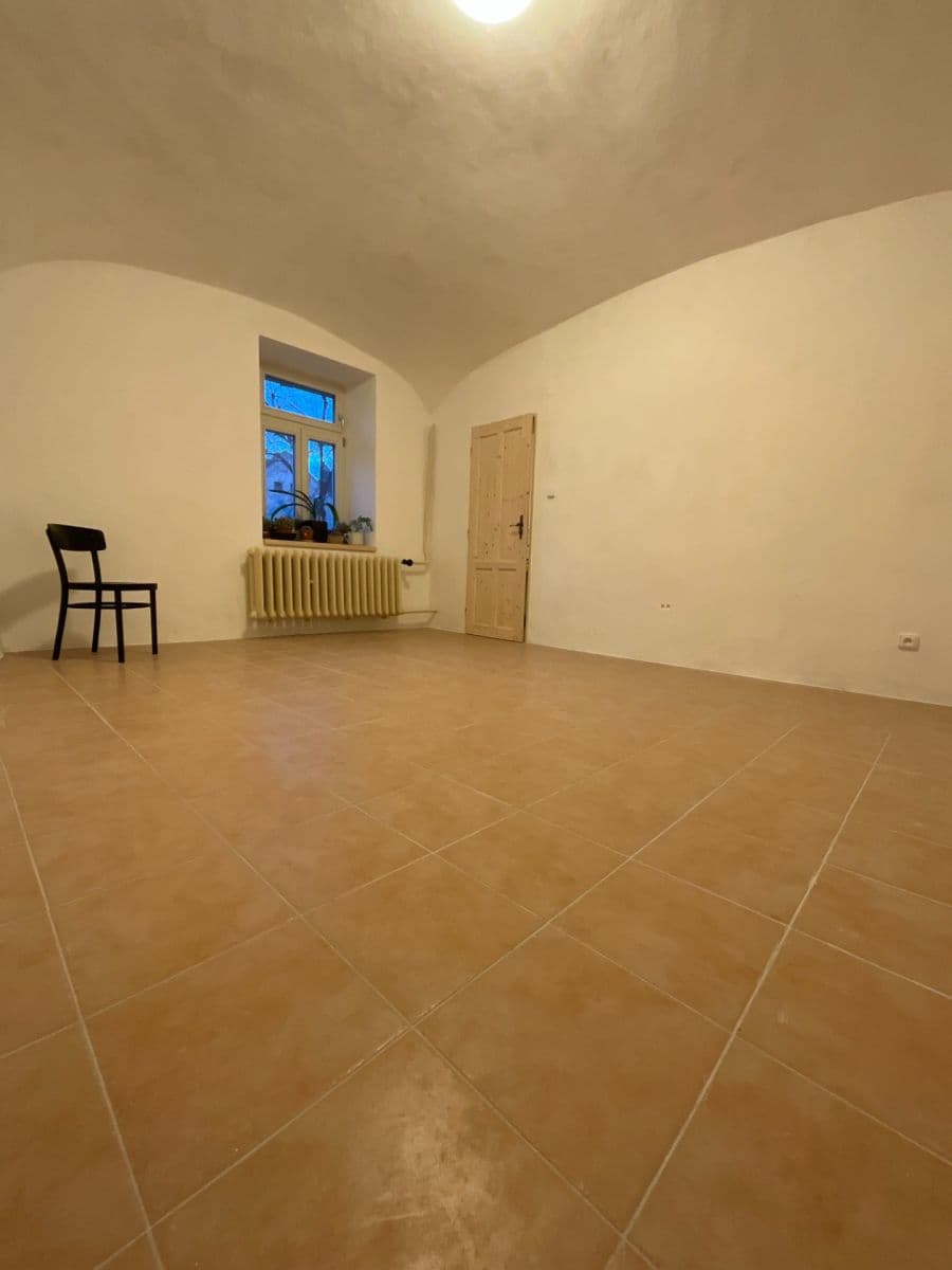 Pronájem bytu 1+1 38 m², nám. Krále Jiřího z Poděbrad, Řevnice, Středočeský kraj Pronájem bytu 1+1 38 m², nám. Krále Jiřího z Poděbrad, Řevnice, Středočeský kraj