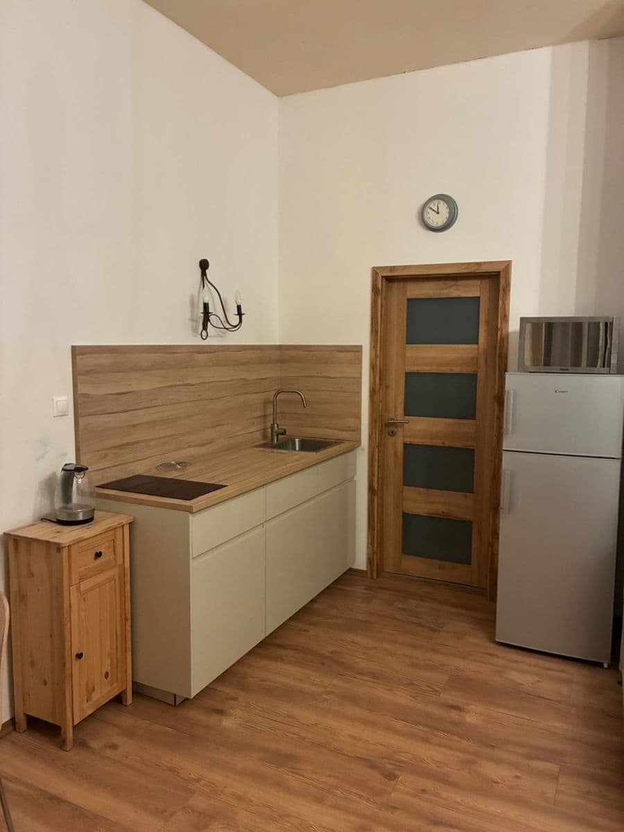 Pronájem bytu 2+kk 43 m², Pod Dvorem, Praha, Praha Pronájem bytu 2+kk 43 m², Pod Dvorem, Praha, Praha