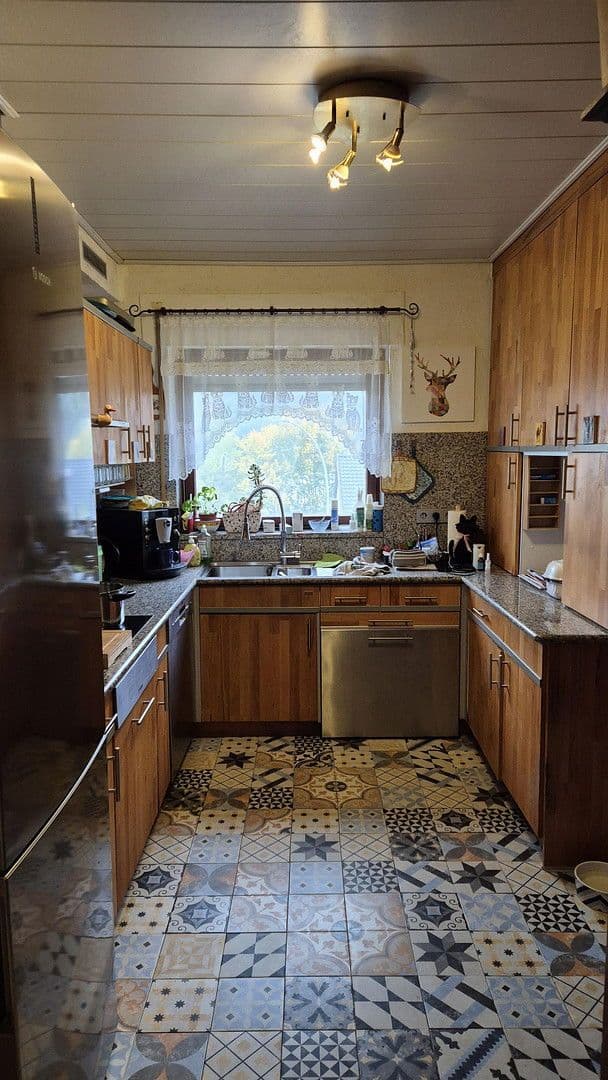 Prodej domu 210 m², pozemek 480 m², Ringstr., 9, Remshalden, Bádensko-Württembersko Prodej domu 210 m², pozemek 480 m², Ringstr., 9, Remshalden, Bádensko-Württembersko