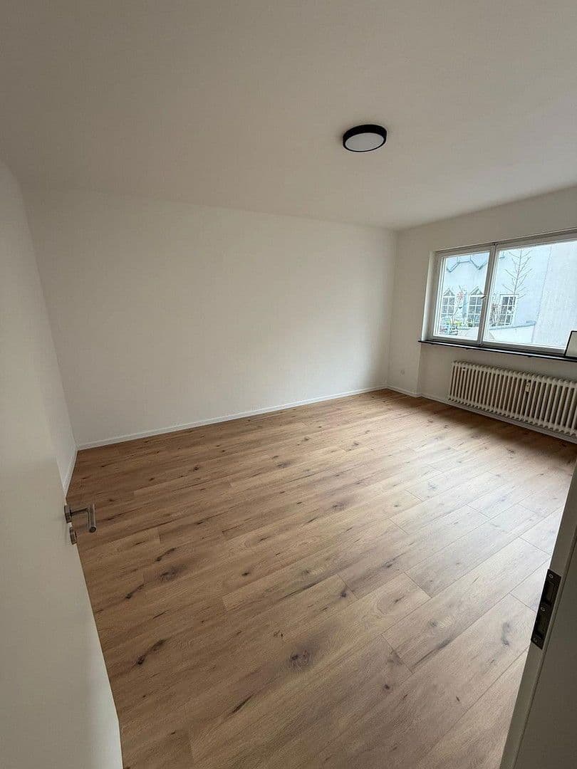 Pronájem bytu 2+1 60 m², Peter Henlein Straße 78, Nürnberg, Bavorsko Pronájem bytu 2+1 60 m², Peter Henlein Straße 78, Nürnberg, Bavorsko