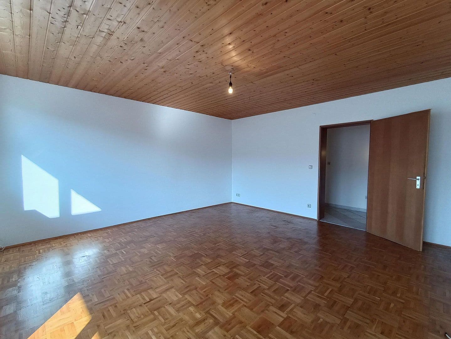 Prodej bytu 4+1 104 m², Friedenstr. 74, Nürnberg, Bavorsko Prodej bytu 4+1 104 m², Friedenstr. 74, Nürnberg, Bavorsko