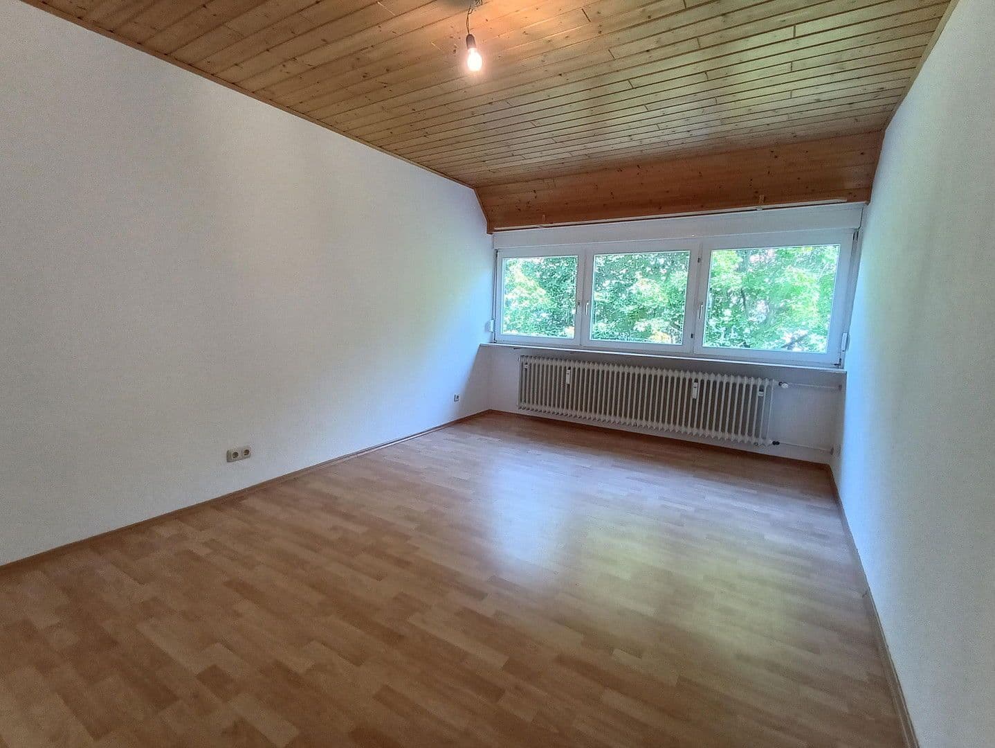 Prodej bytu 4+1 104 m², Friedenstr. 74, Nürnberg, Bavorsko Prodej bytu 4+1 104 m², Friedenstr. 74, Nürnberg, Bavorsko