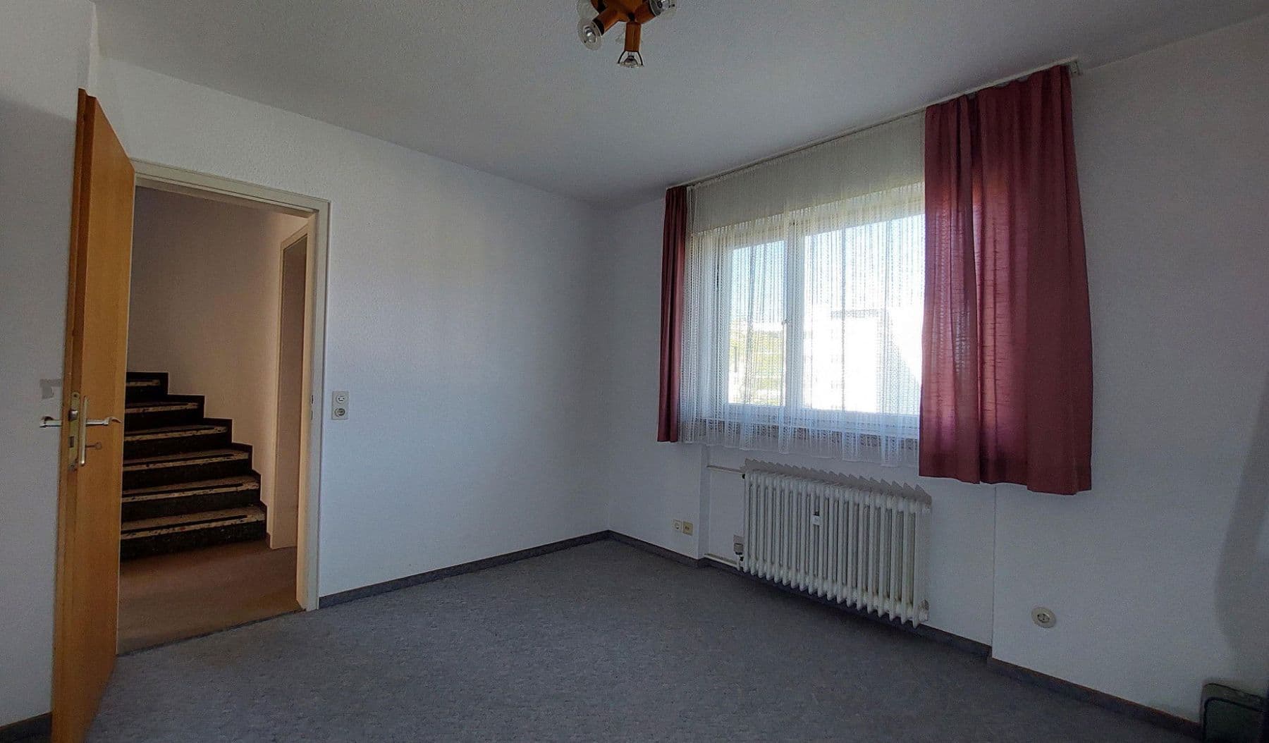 Prodej domu 128 m², pozemek 265 m², Fichtenhain 8, Göppingen, Bádensko-Württembersko Prodej domu 128 m², pozemek 265 m², Fichtenhain 8, Göppingen, Bádensko-Württembersko