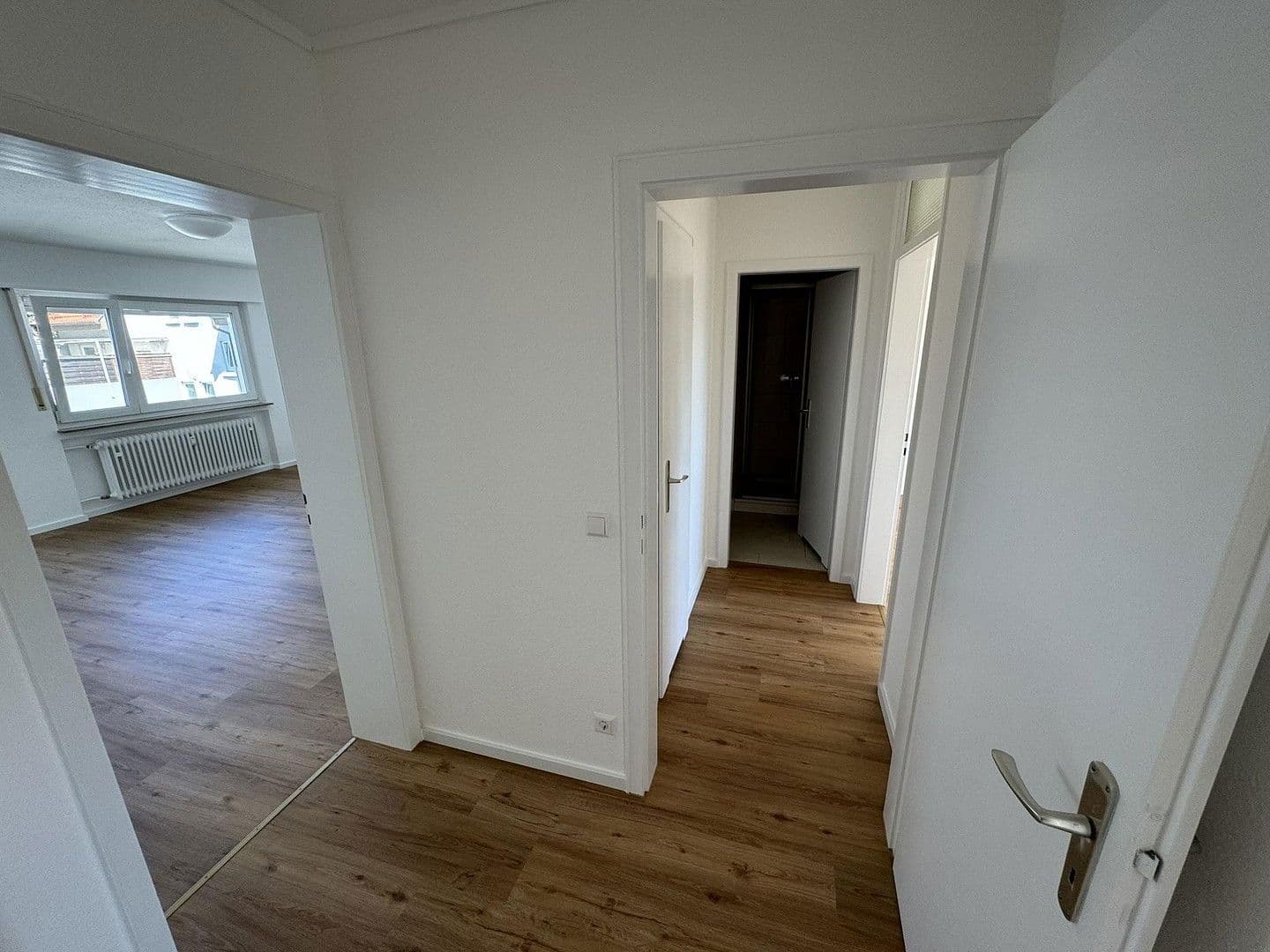 Pronájem bytu 3+1 72 m², Stuttgart, Bádensko-Württembersko Pronájem bytu 3+1 72 m², Stuttgart, Bádensko-Württembersko