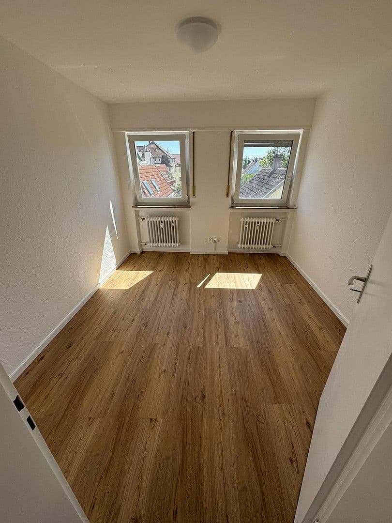 Pronájem bytu 3+1 72 m², Stuttgart, Bádensko-Württembersko Pronájem bytu 3+1 72 m², Stuttgart, Bádensko-Württembersko