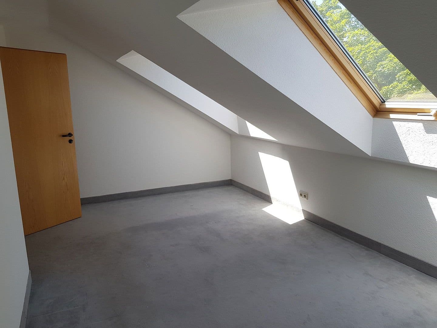 Pronájem bytu 2+1 50 m², Gerlingen, Bádensko-Württembersko Pronájem bytu 2+1 50 m², Gerlingen, Bádensko-Württembersko