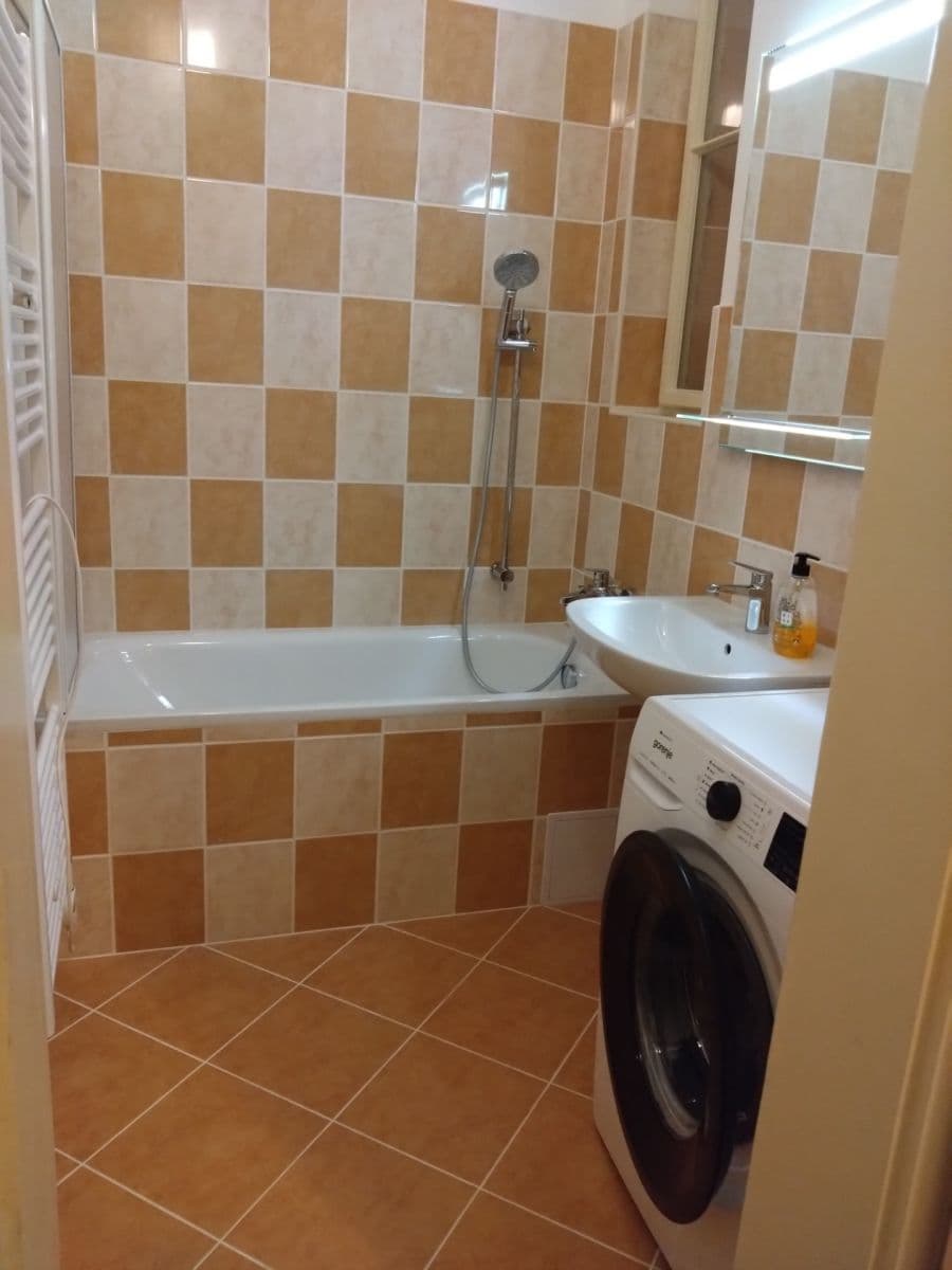 Pronájem bytu 2+1 80 m², Korunní, Praha, Praha Pronájem bytu 2+1 80 m², Korunní, Praha, Praha