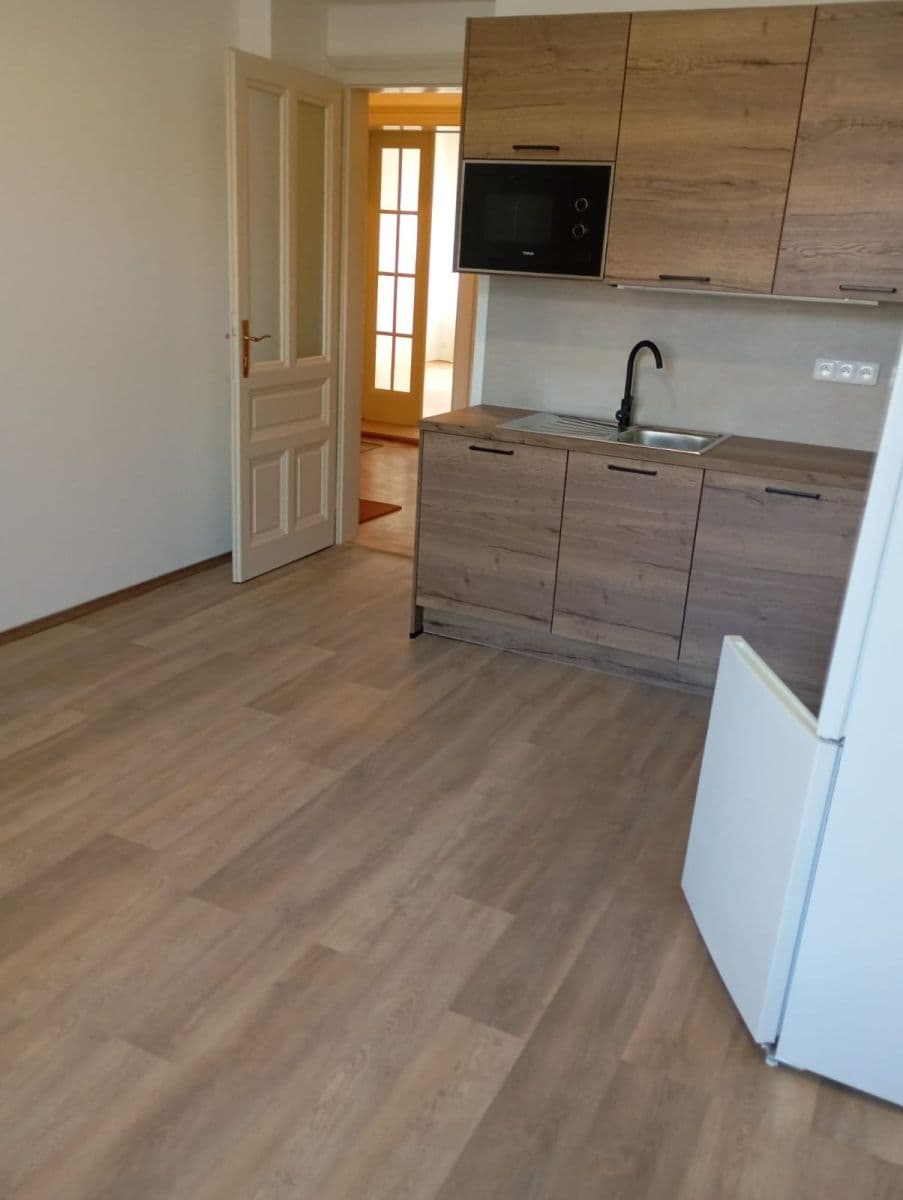 Pronájem bytu 2+1 80 m², Korunní, Praha, Praha Pronájem bytu 2+1 80 m², Korunní, Praha, Praha