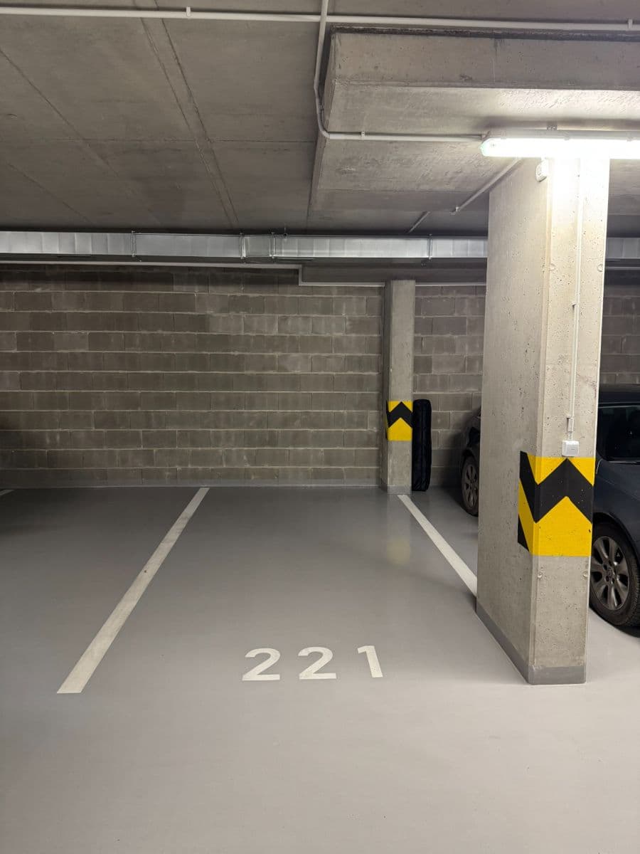 Pronájem garáže 13 m², Kardausova, Praha, Praha Pronájem garáže 13 m², Kardausova, Praha, Praha