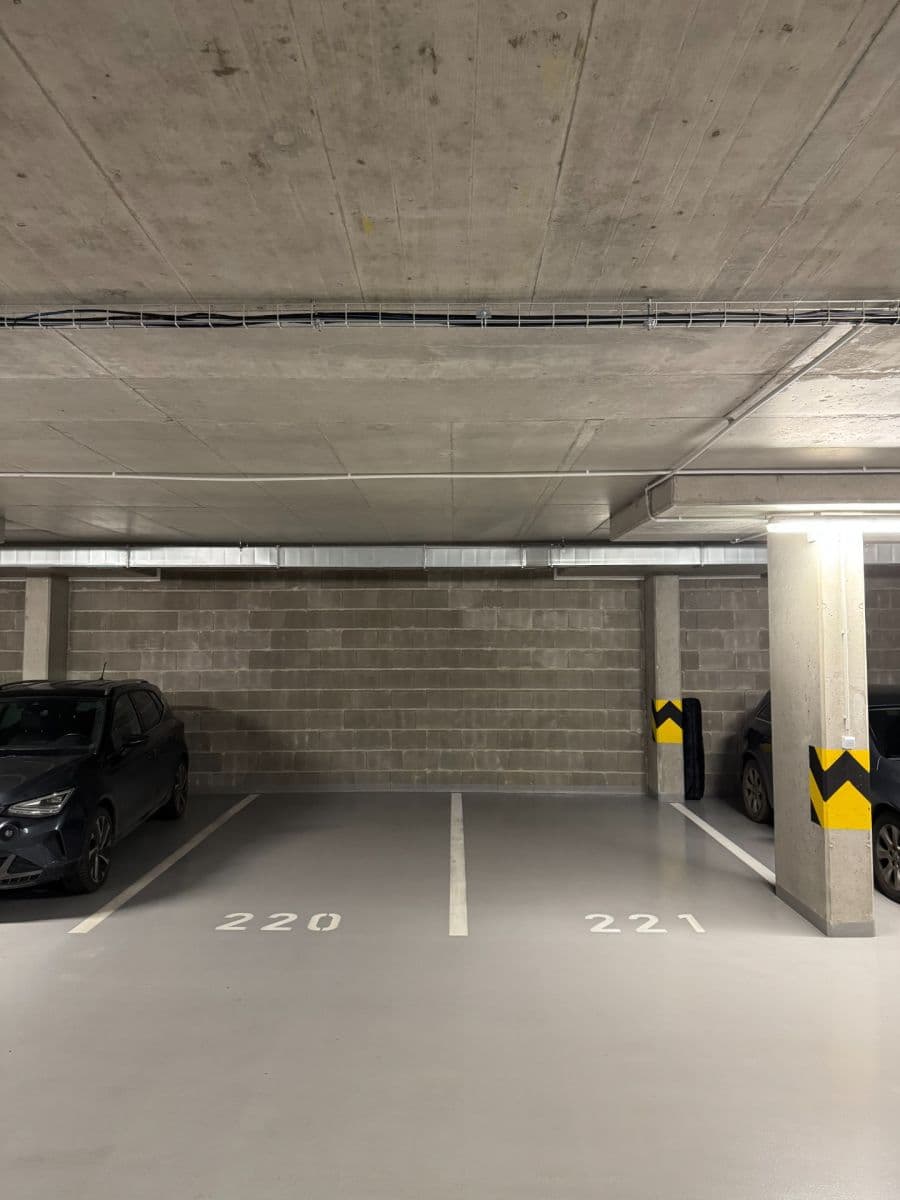 Pronájem garáže 13 m², Kardausova, Praha, Praha Pronájem garáže 13 m², Kardausova, Praha, Praha