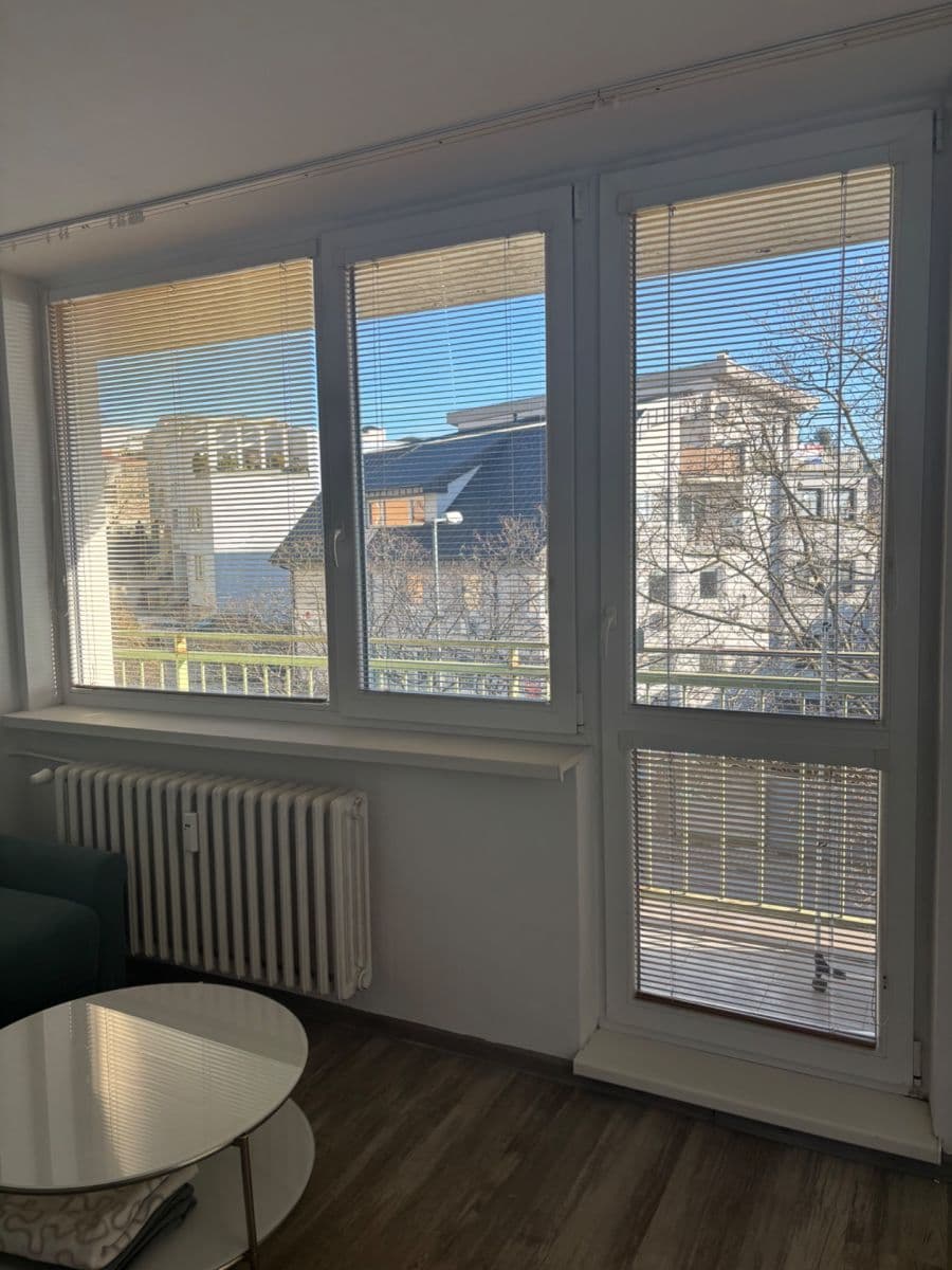 Pronájem bytu 3+1 63 m², Nové Mesto, Bratislavský kraj Pronájem bytu 3+1 63 m², Nové Mesto, Bratislavský kraj