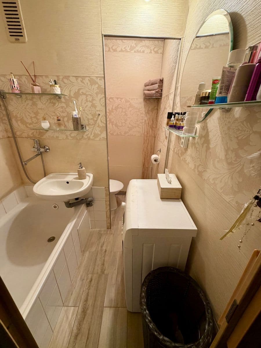 Prodej bytu 2+1 50 m², Maďarská, Karlovy Vary, Karlovarský kraj Prodej bytu 2+1 50 m², Maďarská, Karlovy Vary, Karlovarský kraj