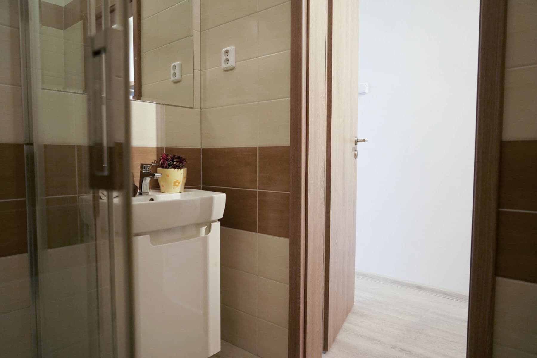 Pronájem bytu 2+1 60 m², S. K. Neumanna, Ostrov, Karlovarský kraj Pronájem bytu 2+1 60 m², S. K. Neumanna, Ostrov, Karlovarský kraj