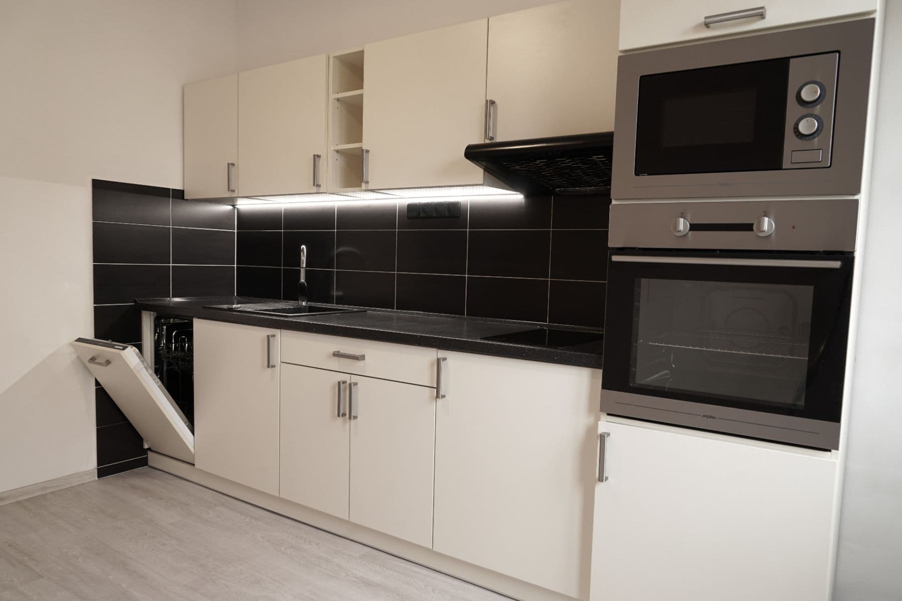 Pronájem bytu 2+1 60 m², S. K. Neumanna, Ostrov, Karlovarský kraj Pronájem bytu 2+1 60 m², S. K. Neumanna, Ostrov, Karlovarský kraj