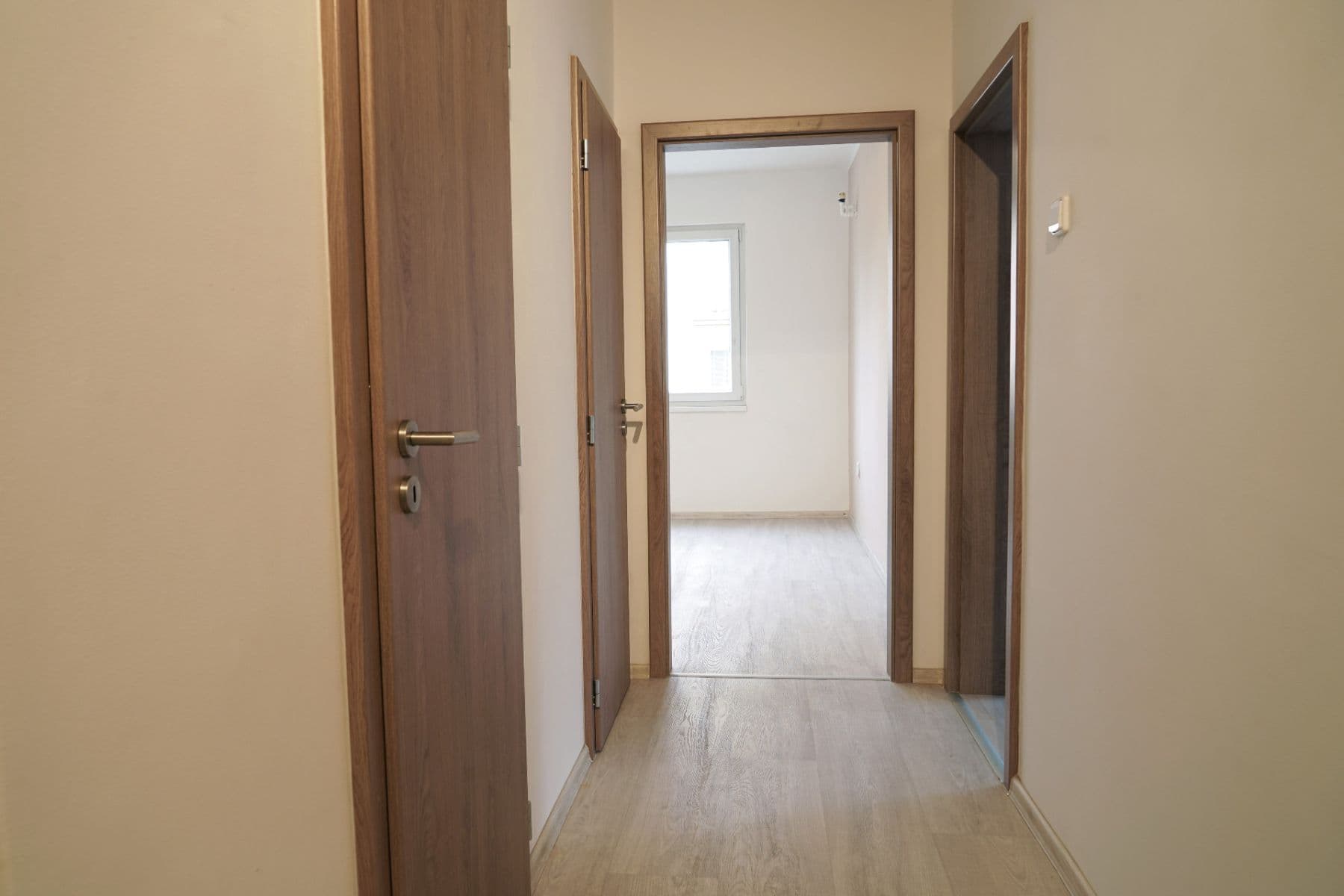 Pronájem bytu 2+1 60 m², S. K. Neumanna, Ostrov, Karlovarský kraj Pronájem bytu 2+1 60 m², S. K. Neumanna, Ostrov, Karlovarský kraj
