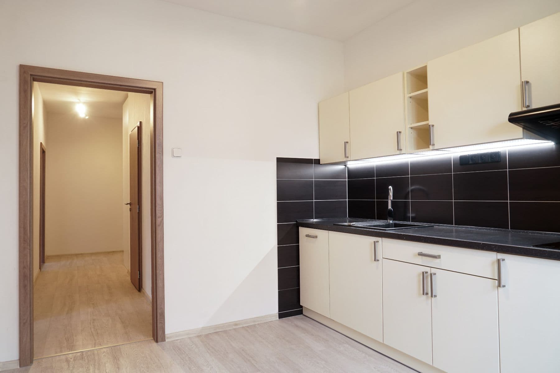 Pronájem bytu 2+1 60 m², S. K. Neumanna, Ostrov, Karlovarský kraj Pronájem bytu 2+1 60 m², S. K. Neumanna, Ostrov, Karlovarský kraj