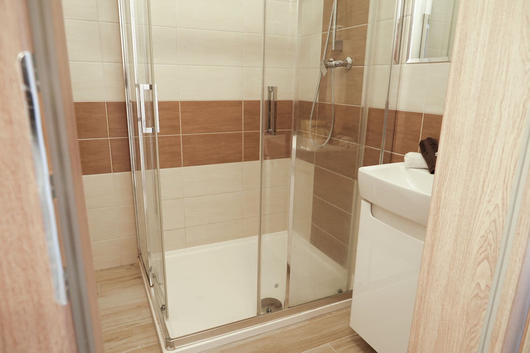 Pronájem bytu 2+1 60 m², S. K. Neumanna, Ostrov, Karlovarský kraj Pronájem bytu 2+1 60 m², S. K. Neumanna, Ostrov, Karlovarský kraj