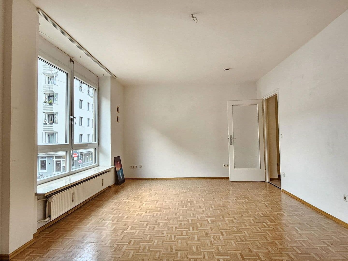 Pronájem bytu 1+1 37 m², Luisenstraße 60, München, Bavorsko Pronájem bytu 1+1 37 m², Luisenstraße 60, München, Bavorsko
