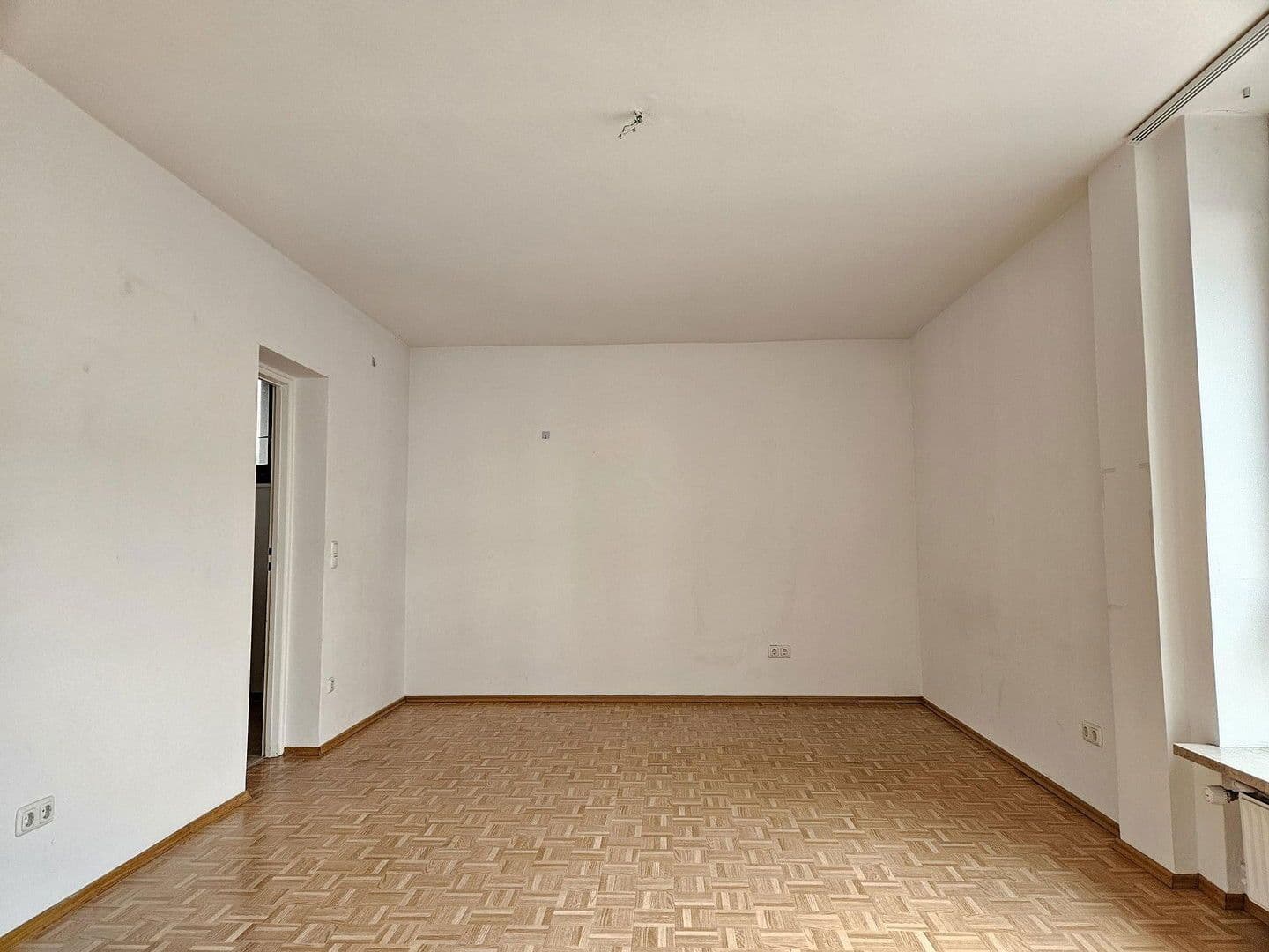 Pronájem bytu 1+1 37 m², Luisenstraße 60, München, Bavorsko Pronájem bytu 1+1 37 m², Luisenstraße 60, München, Bavorsko