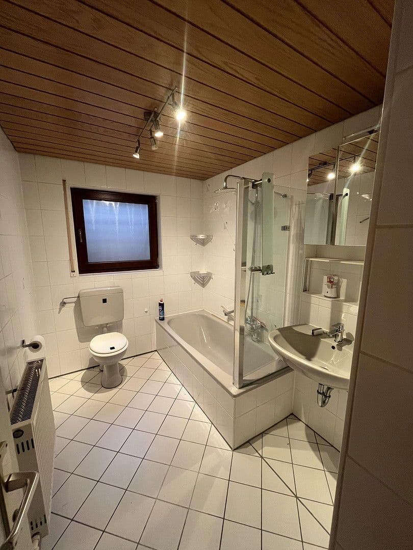 Prodej domu 252 m², pozemek 536 m², Neckarwestheim, Bádensko-Württembersko Prodej domu 252 m², pozemek 536 m², Neckarwestheim, Bádensko-Württembersko