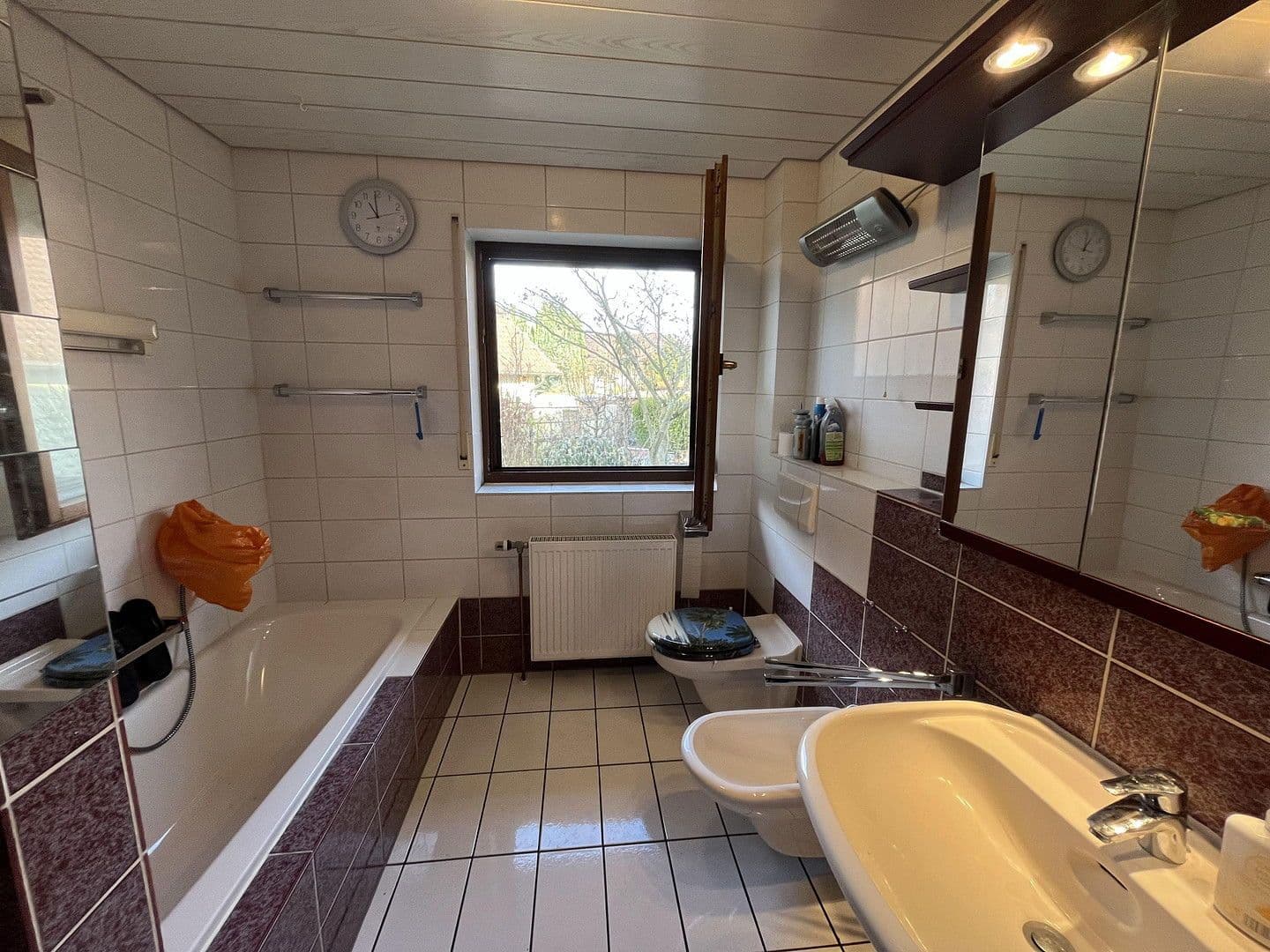 Prodej domu 252 m², pozemek 536 m², Neckarwestheim, Bádensko-Württembersko Prodej domu 252 m², pozemek 536 m², Neckarwestheim, Bádensko-Württembersko