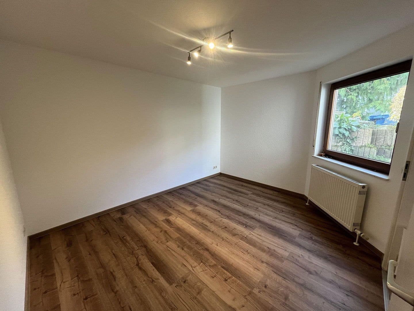 Prodej domu 252 m², pozemek 536 m², Neckarwestheim, Bádensko-Württembersko Prodej domu 252 m², pozemek 536 m², Neckarwestheim, Bádensko-Württembersko