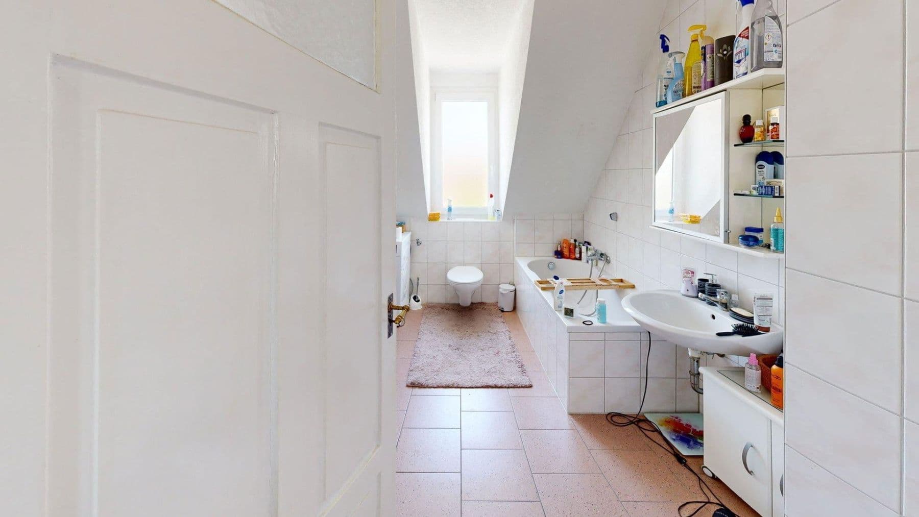 Prodej domu 223 m², pozemek 116 m², Scheuernbergstrasse, Pforzheim, Bádensko-Württembersko Prodej domu 223 m², pozemek 116 m², Scheuernbergstrasse, Pforzheim, Bádensko-Württembersko