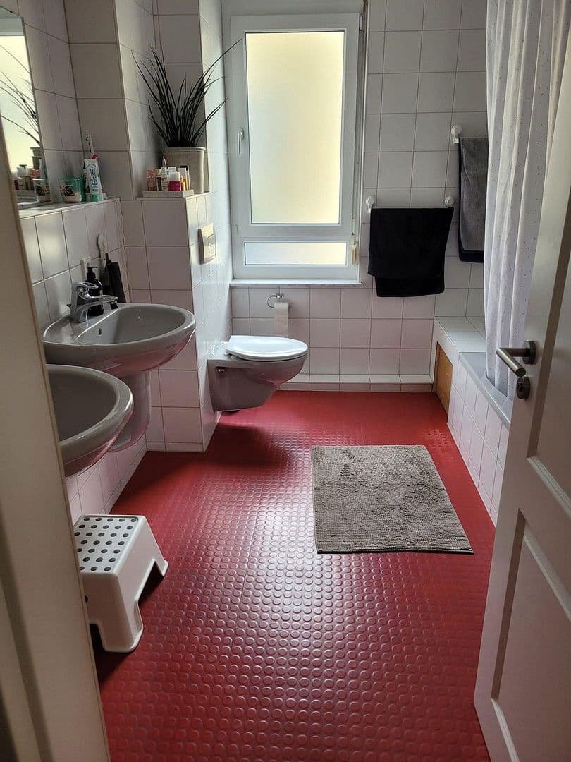 Prodej domu 140 m², pozemek 215 m², Kirchheim unter Teck, Bádensko-Württembersko Prodej domu 140 m², pozemek 215 m², Kirchheim unter Teck, Bádensko-Württembersko