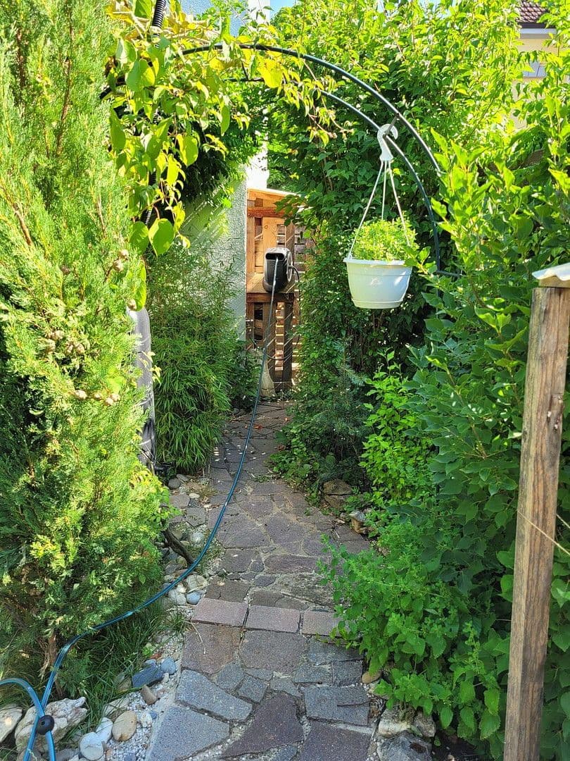 Prodej domu 140 m², pozemek 215 m², Kirchheim unter Teck, Bádensko-Württembersko Prodej domu 140 m², pozemek 215 m², Kirchheim unter Teck, Bádensko-Württembersko