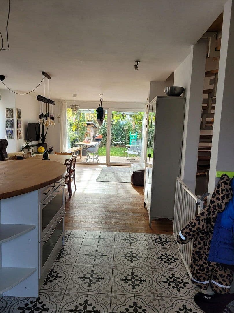 Prodej domu 140 m², pozemek 215 m², Kirchheim unter Teck, Bádensko-Württembersko Prodej domu 140 m², pozemek 215 m², Kirchheim unter Teck, Bádensko-Württembersko