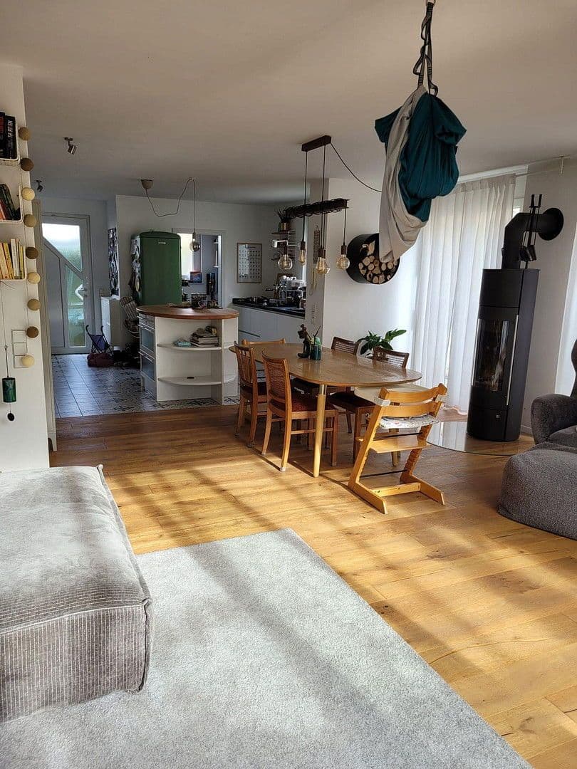 Prodej domu 140 m², pozemek 215 m², Kirchheim unter Teck, Bádensko-Württembersko Prodej domu 140 m², pozemek 215 m², Kirchheim unter Teck, Bádensko-Württembersko