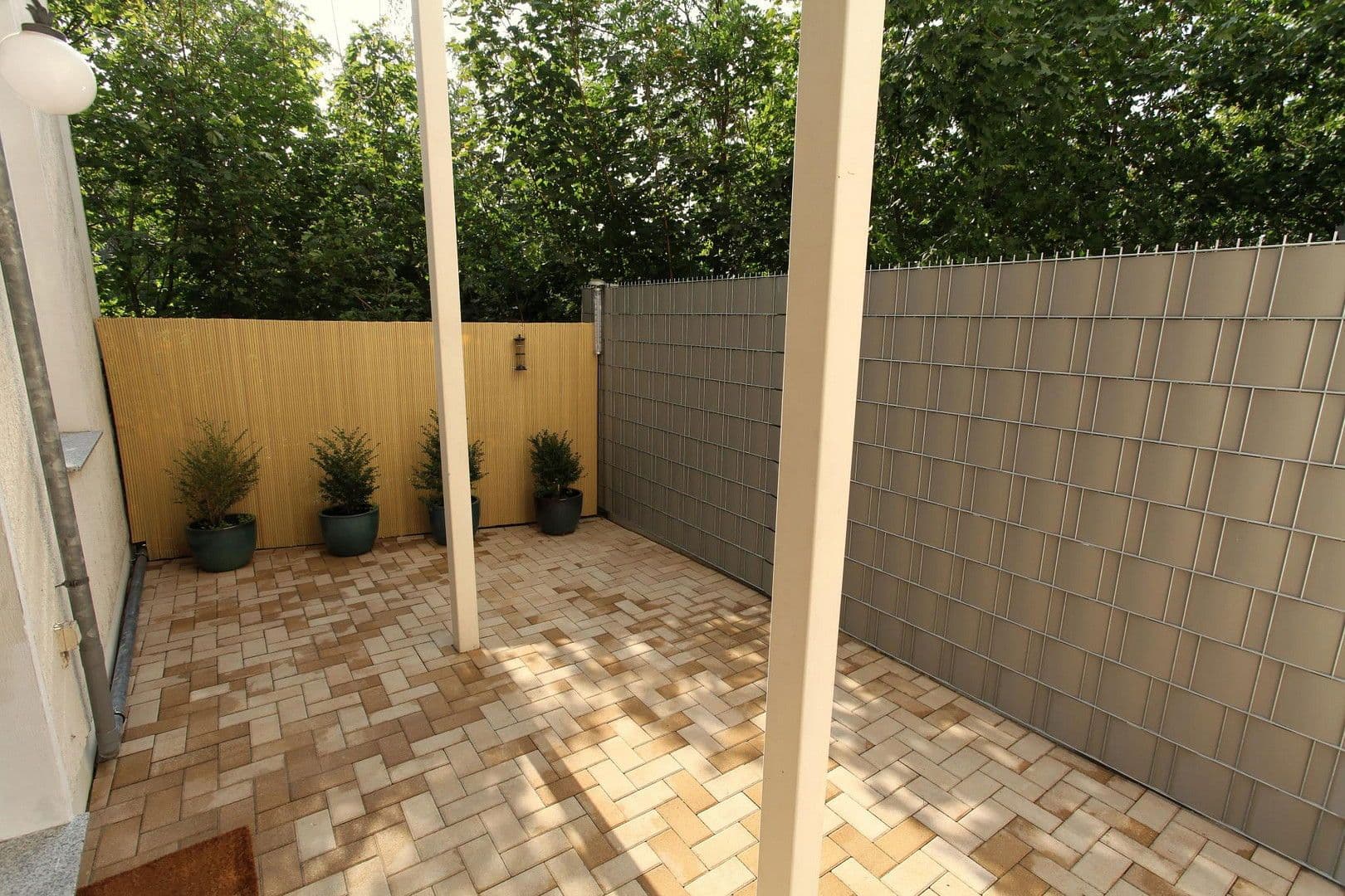 Prodej bytu 2+1 54 m², Ringbahnstr. 12, Berlin, Berlín Prodej bytu 2+1 54 m², Ringbahnstr. 12, Berlin, Berlín