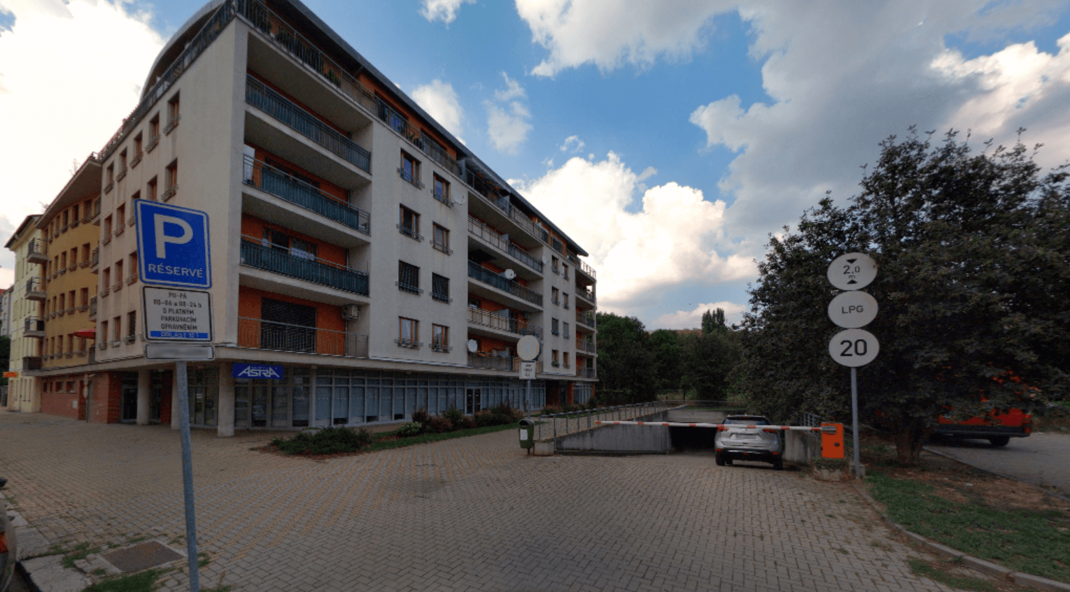 Pronájem garáže 20 m², Petrohradská, Praha, Praha Pronájem garáže 20 m², Petrohradská, Praha, Praha