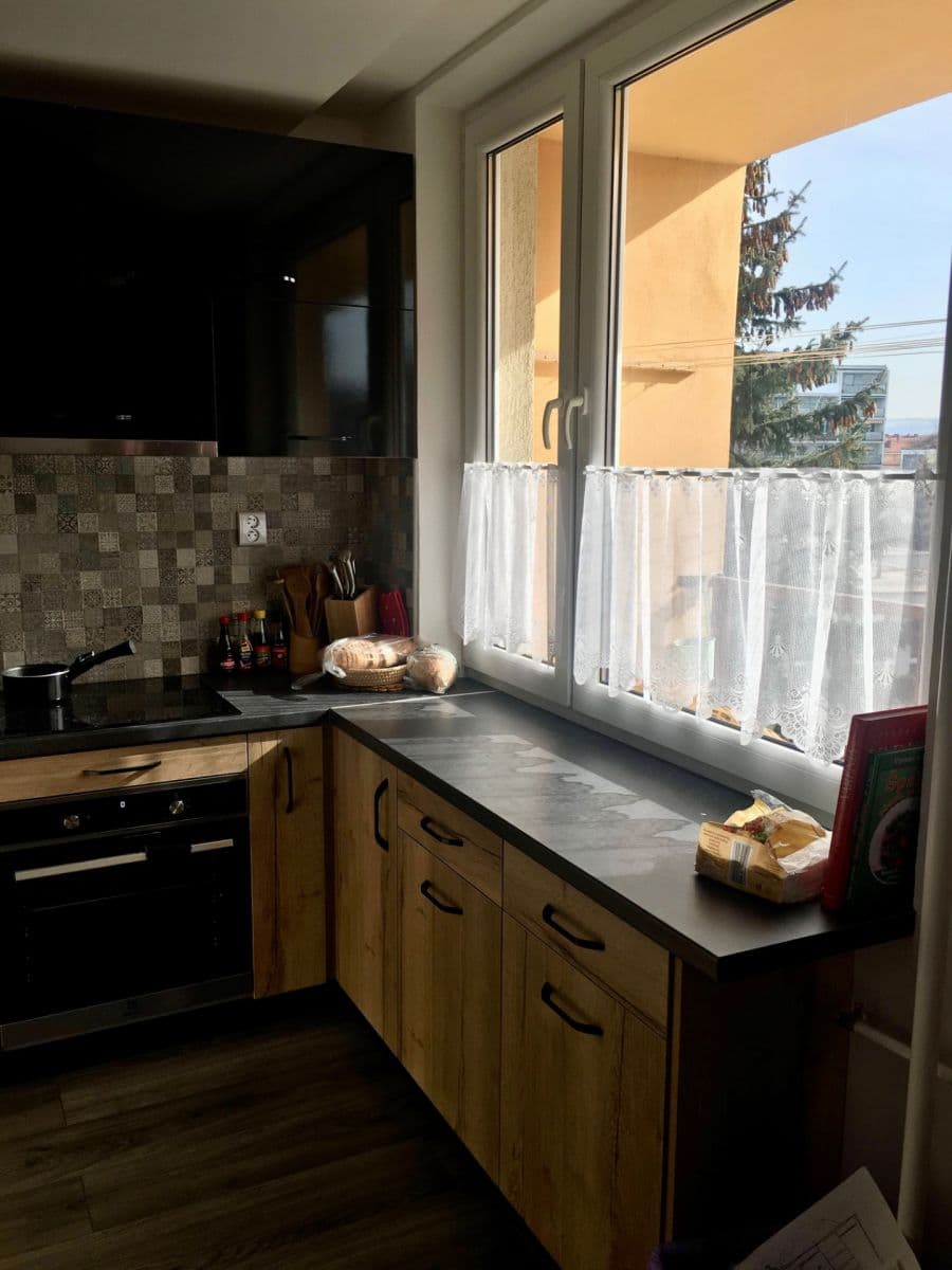 Pronájem bytu 2+1 43 m², Vojenská, Košice - mestská časť Staré Mesto, Košický kraj Pronájem bytu 2+1 43 m², Vojenská, Košice - mestská časť Staré Mesto, Košický kraj