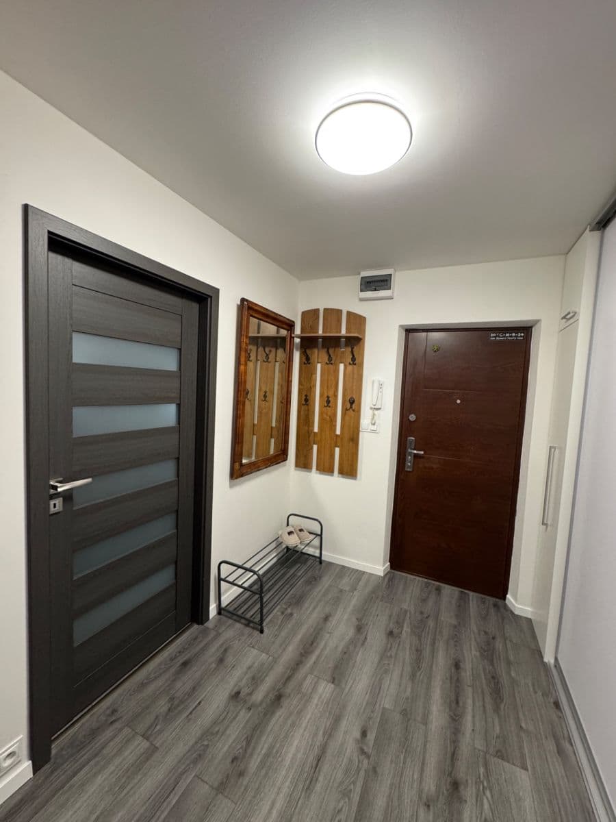 Pronájem bytu 2+1 43 m², Vojenská, Košice - mestská časť Staré Mesto, Košický kraj Pronájem bytu 2+1 43 m², Vojenská, Košice - mestská časť Staré Mesto, Košický kraj